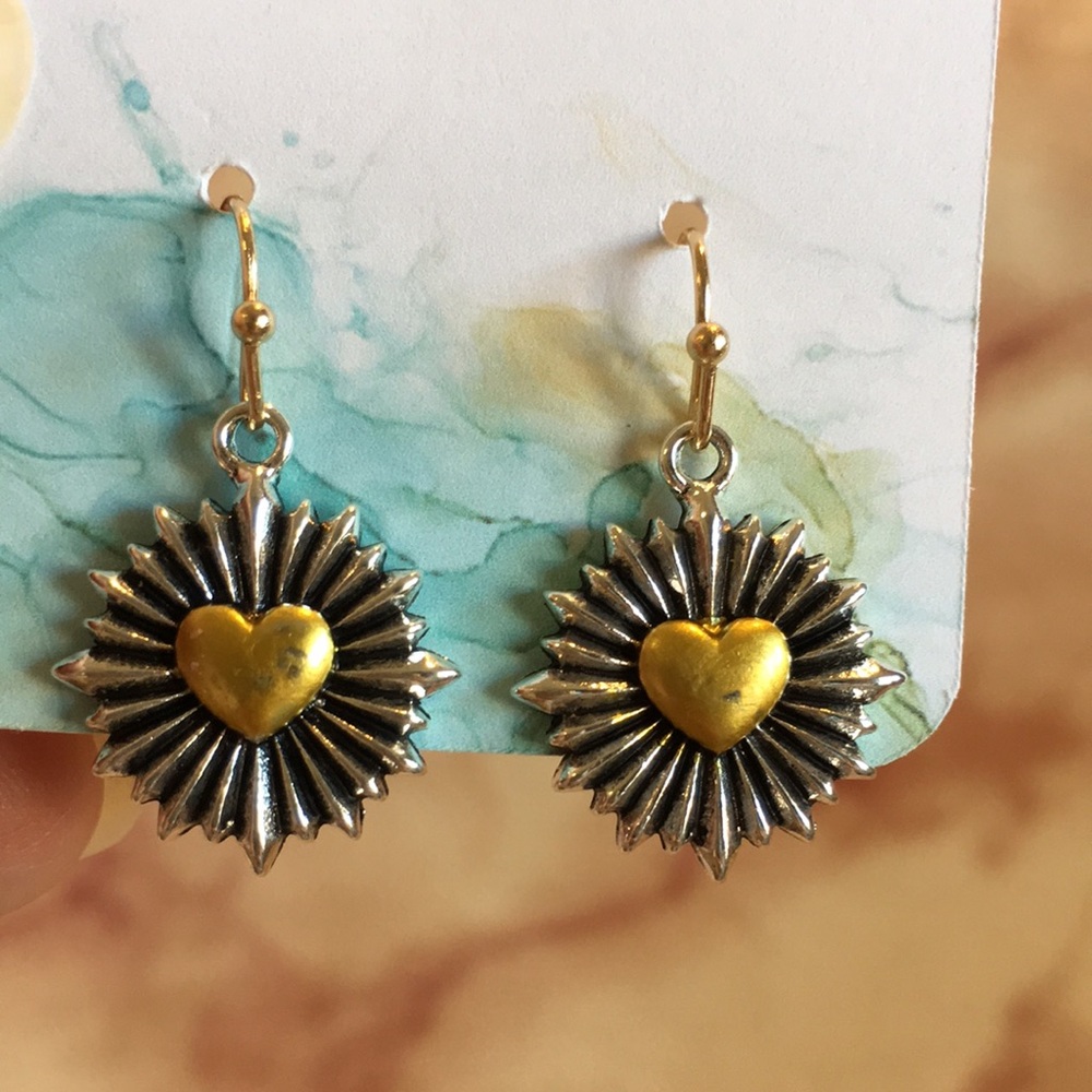 Heart Burst Fashion Pierced Earrings Gold Silver Alloys NWT 1”x.75” artistic cre - Picture 11 of 12